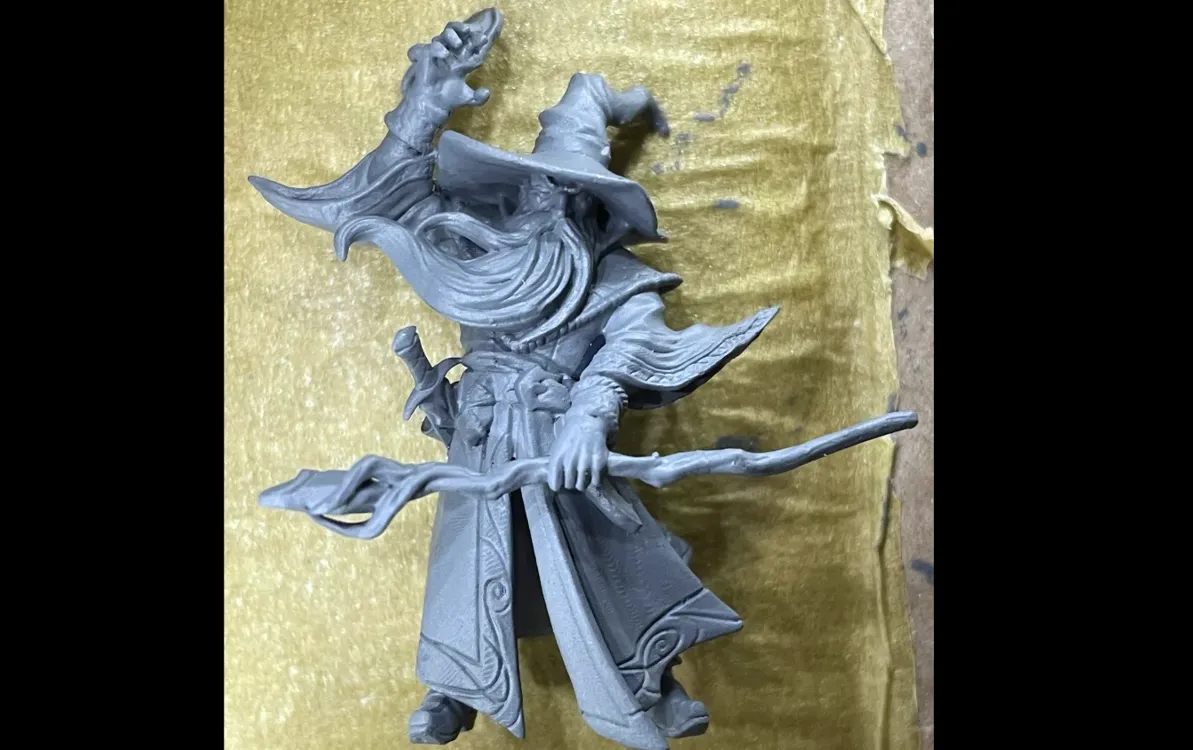 Cornelius Greathat wizard miniature after assembly and priming